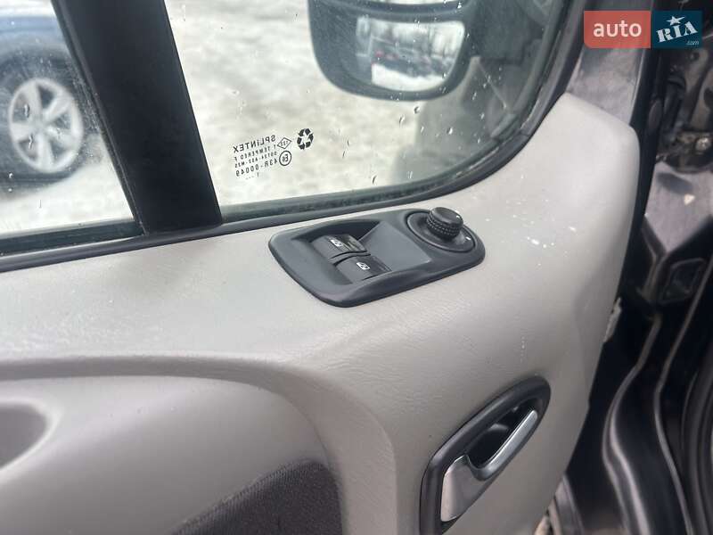 Минивэн Opel Vivaro 2011 в Луцке