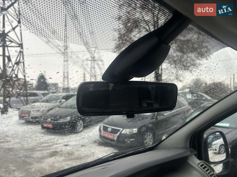 Минивэн Opel Vivaro 2011 в Луцке