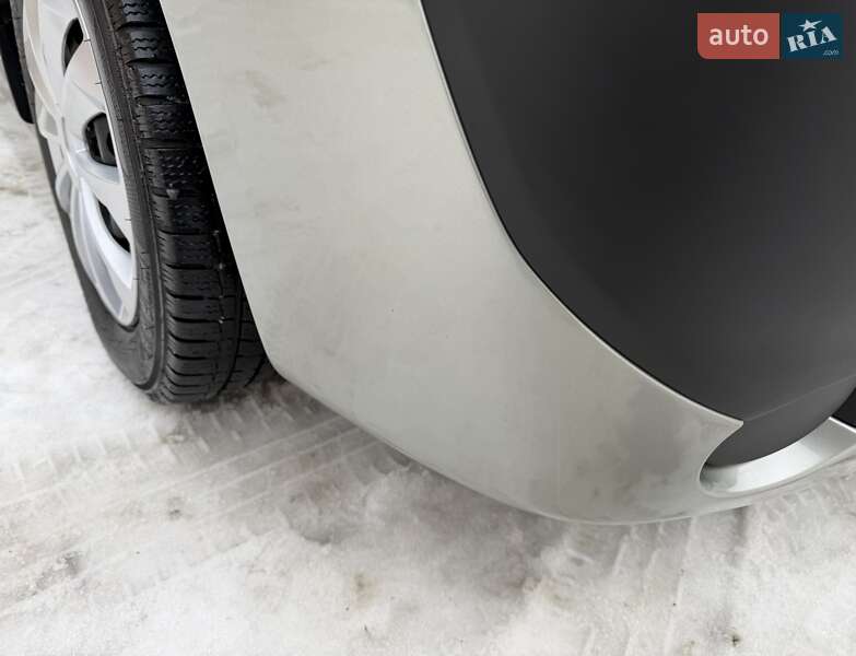 Минивэн Opel Vivaro 2012 в Львове