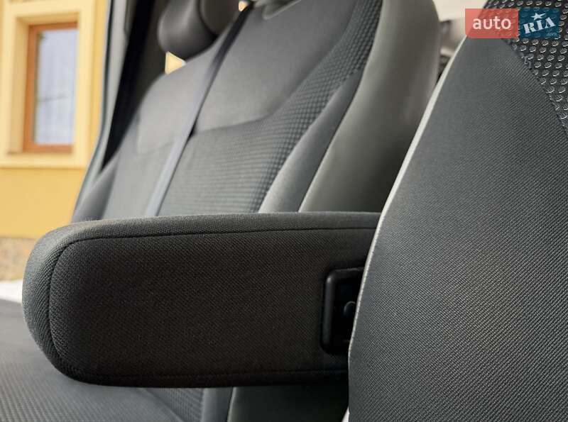 Минивэн Opel Vivaro 2012 в Львове