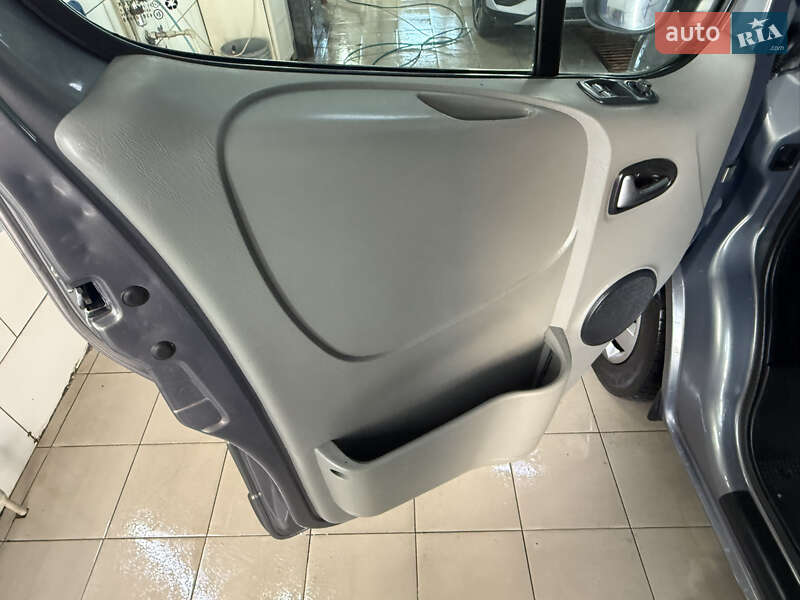 Минивэн Opel Vivaro 2012 в Киеве