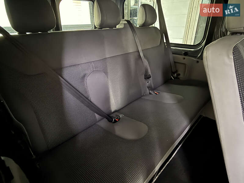 Минивэн Opel Vivaro 2012 в Киеве