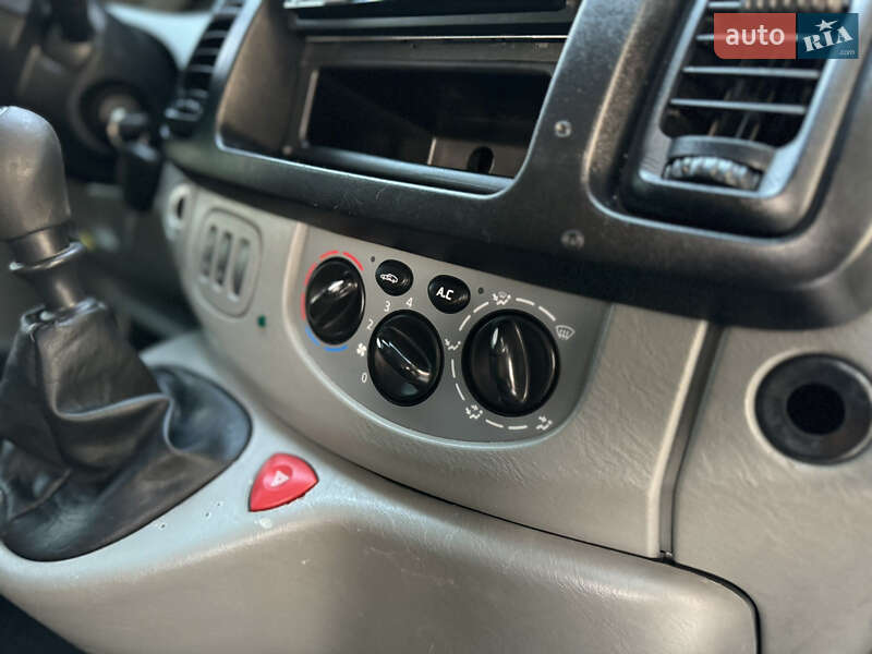 Минивэн Opel Vivaro 2009 в Днепре