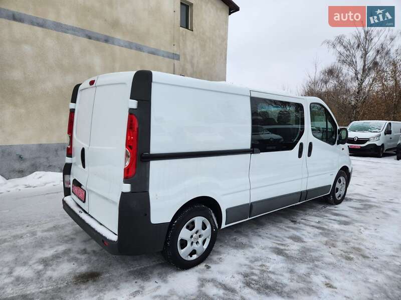 Грузопассажирский фургон Opel Vivaro 2011 в Дубно