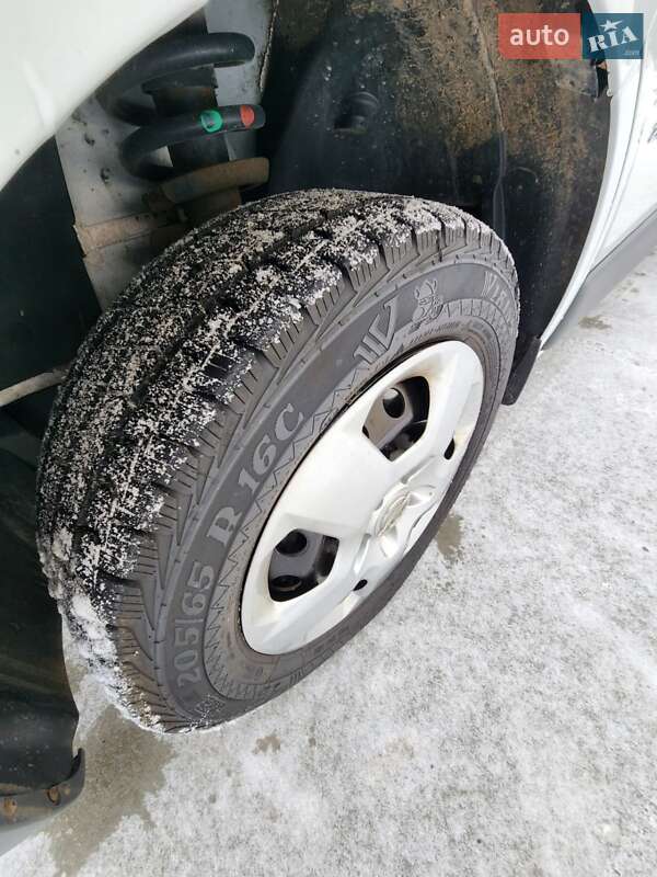 Грузопассажирский фургон Opel Vivaro 2011 в Дубно