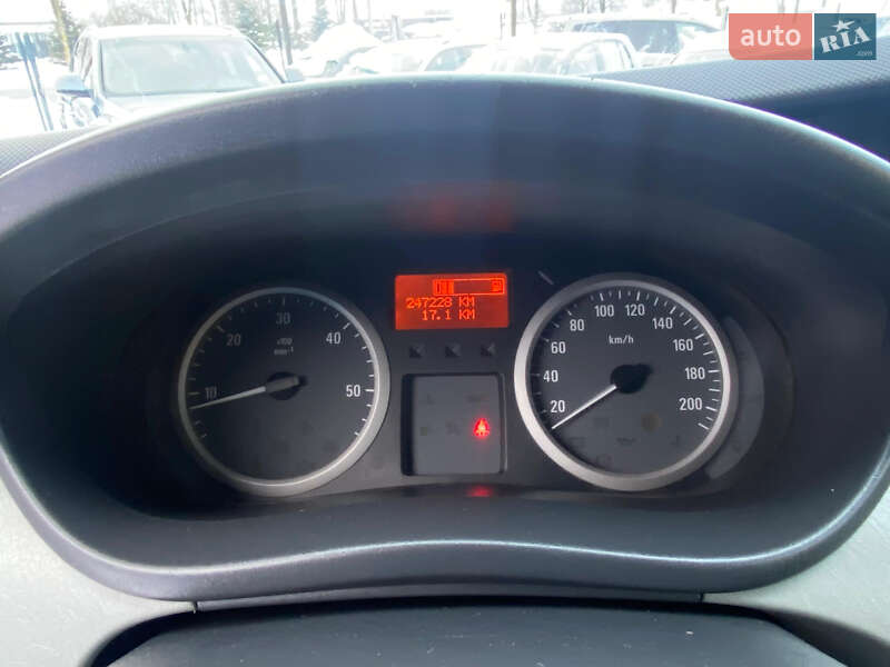 Грузопассажирский фургон Opel Vivaro 2011 в Ровно