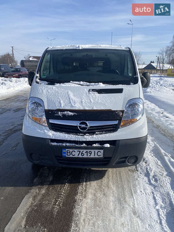 Грузовой фургон Opel Vivaro 2013 в Львове