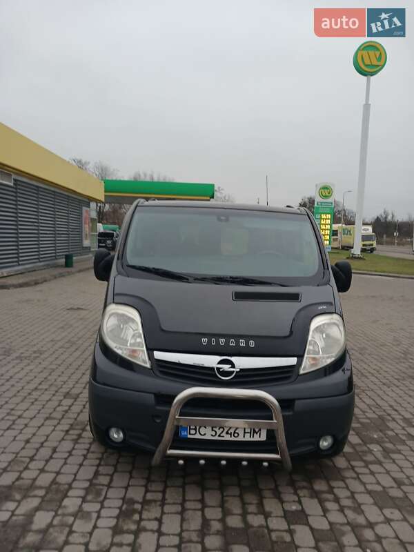 Минивэн Opel Vivaro 2009 в Мостиске