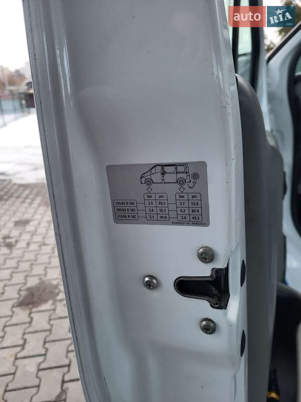 Грузопассажирский фургон Opel Vivaro 2011 в Хмельницком фото 71 Грузопассажирский фургон Opel Vivaro 2011 в Хмельницком