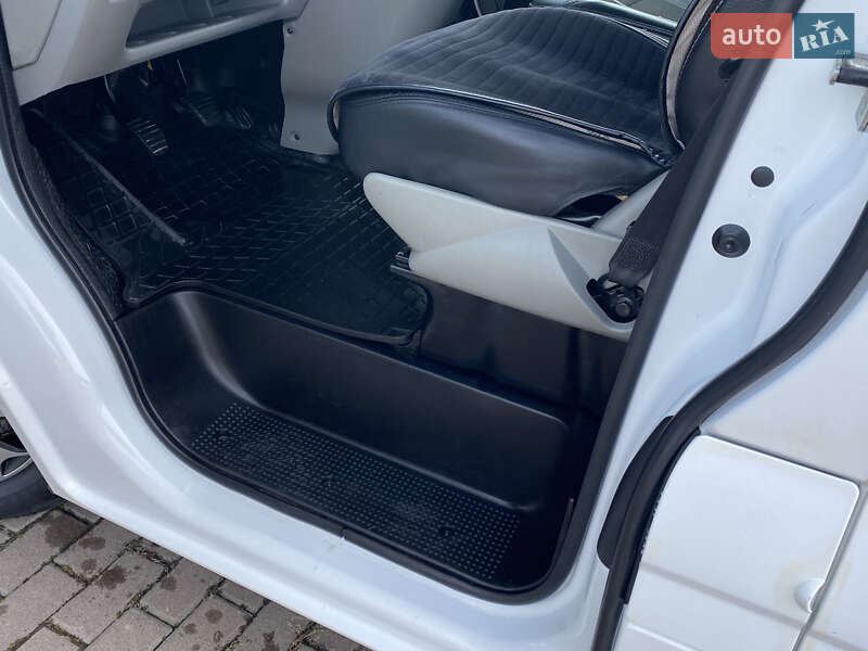 Минивэн Opel Vivaro 2013 в Виннице