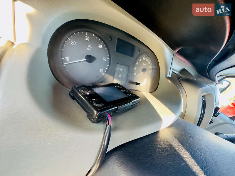 Минивэн Opel Vivaro 2006 в Львове