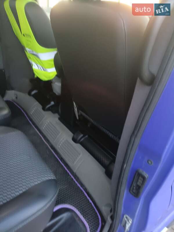 Мінівен Opel Vivaro 2004 в Калуші