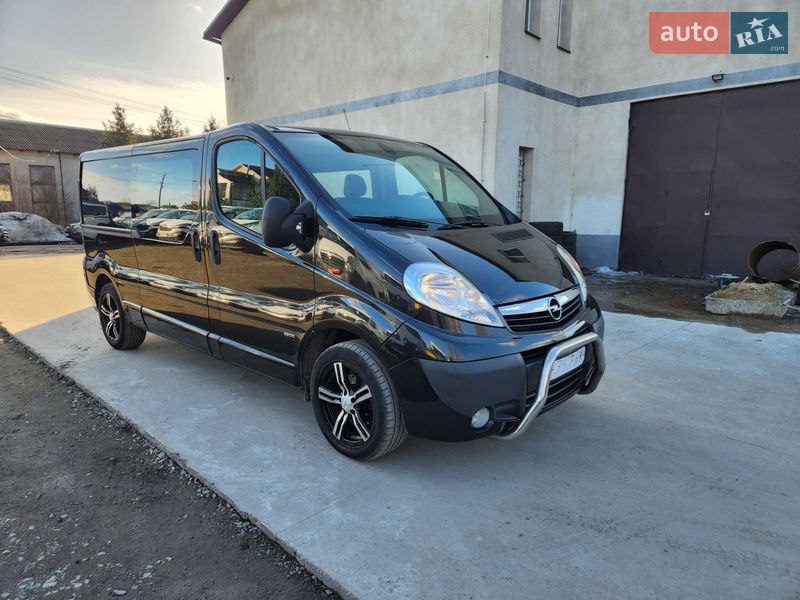 Минивэн Opel Vivaro 2012 в Дубно