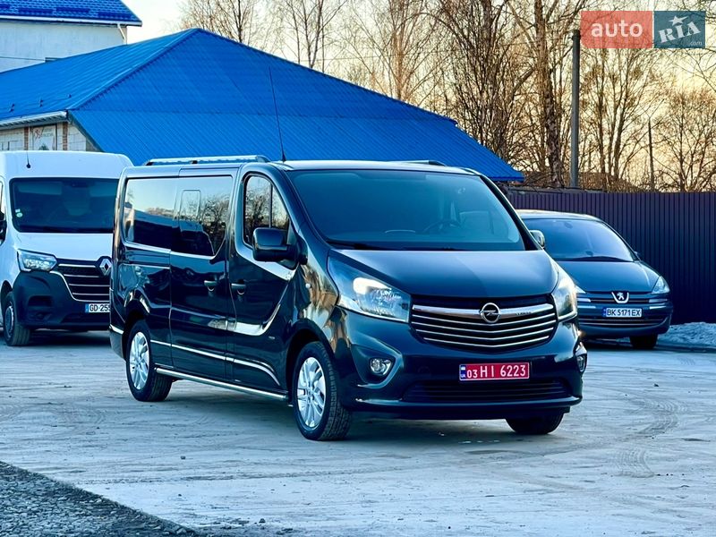 Грузопассажирский фургон Opel Vivaro 2015 в Млинове
