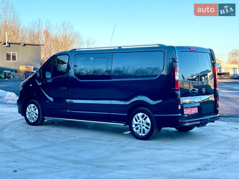 Грузопассажирский фургон Opel Vivaro 2015 в Млинове