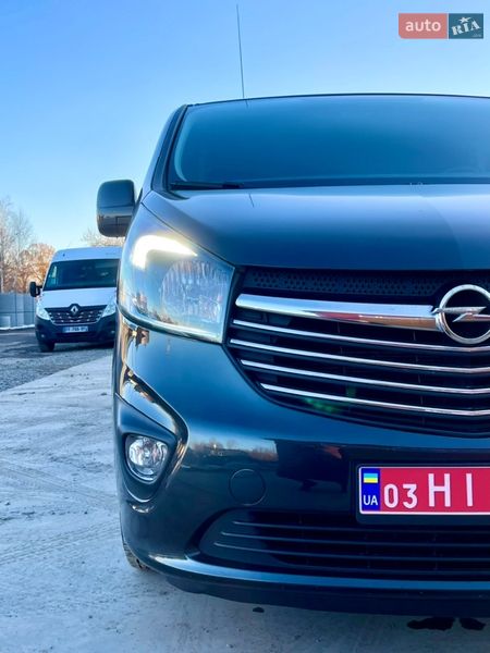 Грузопассажирский фургон Opel Vivaro 2015 в Млинове