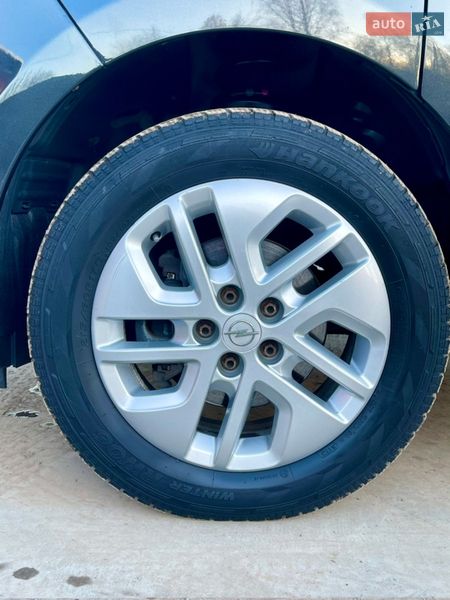 Грузопассажирский фургон Opel Vivaro 2015 в Млинове