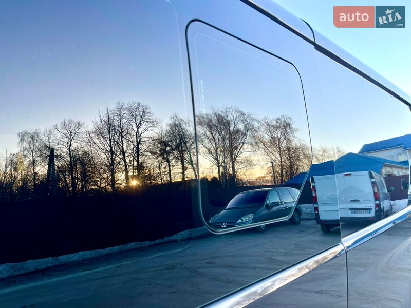 Грузопассажирский фургон Opel Vivaro 2015 в Млинове