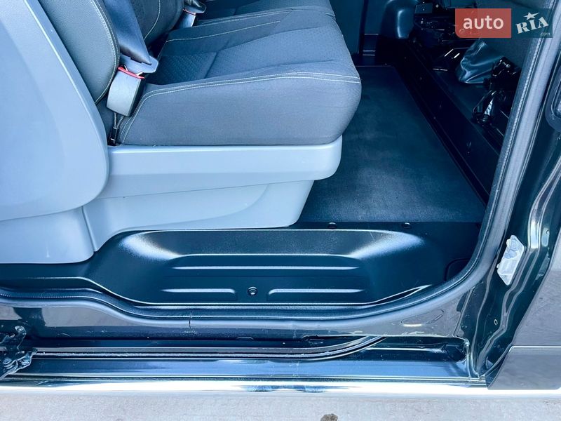 Грузопассажирский фургон Opel Vivaro 2015 в Млинове