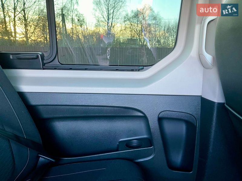 Грузопассажирский фургон Opel Vivaro 2015 в Млинове