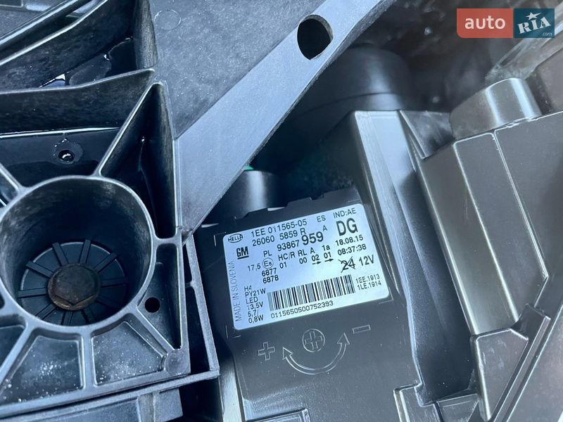 Грузопассажирский фургон Opel Vivaro 2015 в Млинове