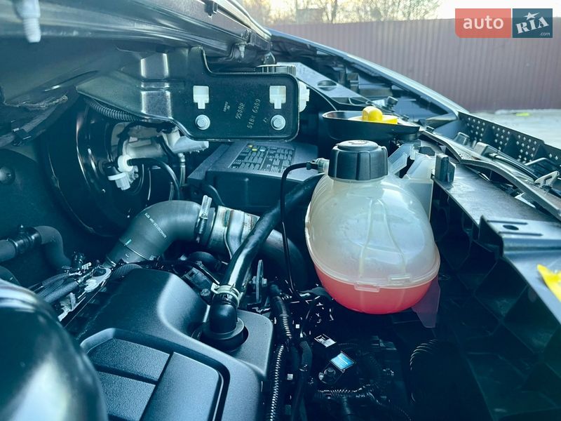 Грузопассажирский фургон Opel Vivaro 2015 в Млинове