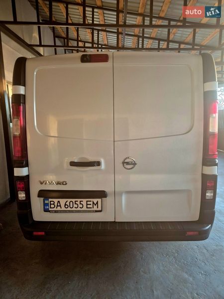 Вантажний фургон Opel Vivaro 2015 в Корсунь-Шевченківському