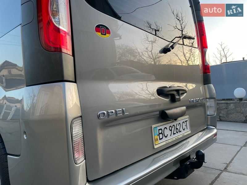 Минивэн Opel Vivaro 2010 в Хотине