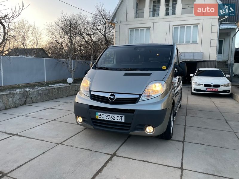 Минивэн Opel Vivaro 2010 в Хотине