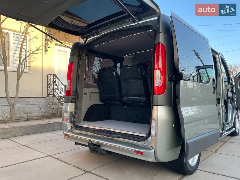 Минивэн Opel Vivaro 2010 в Хотине