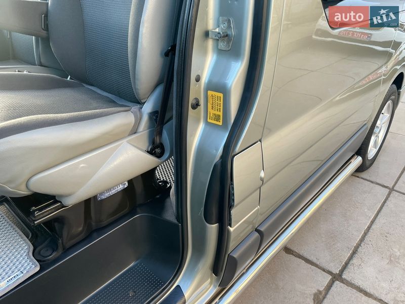 Минивэн Opel Vivaro 2010 в Хотине