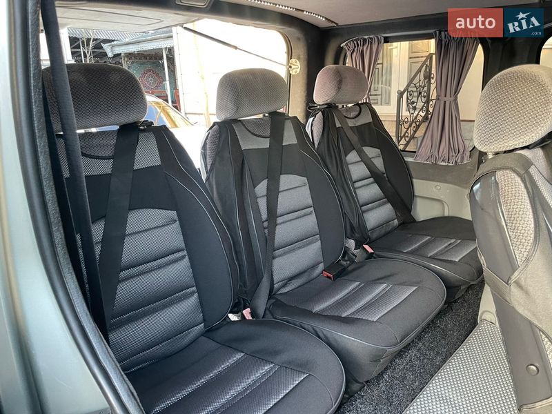 Минивэн Opel Vivaro 2010 в Хотине