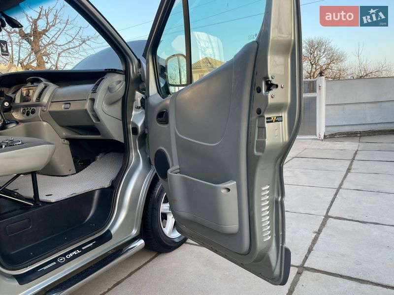 Минивэн Opel Vivaro 2010 в Хотине