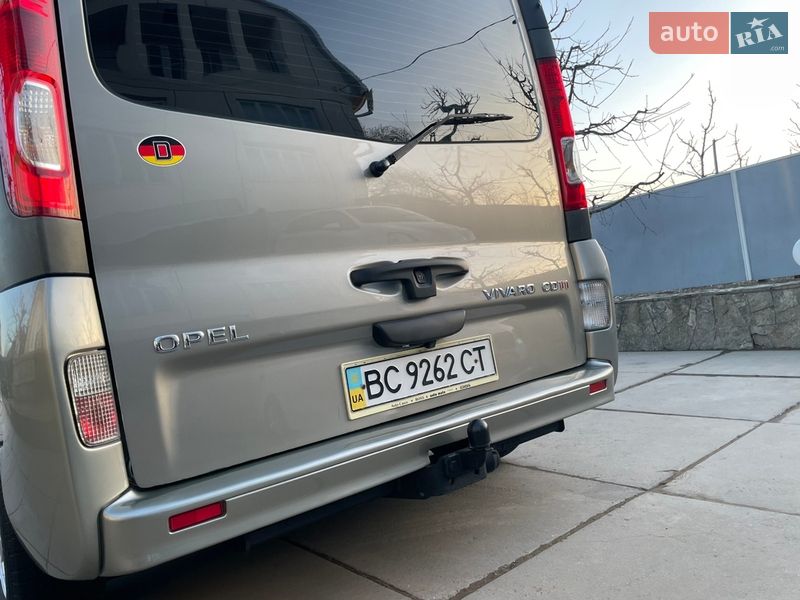 Минивэн Opel Vivaro 2010 в Хотине