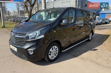 Вантажопасажирський фургон Opel Vivaro 2016 в Одесі