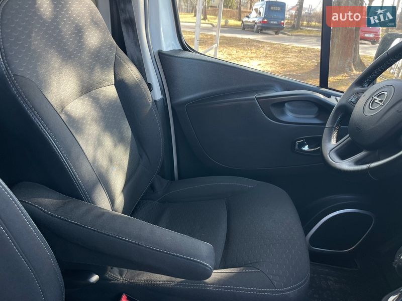 Минивэн Opel Vivaro 2017 в Черновцах