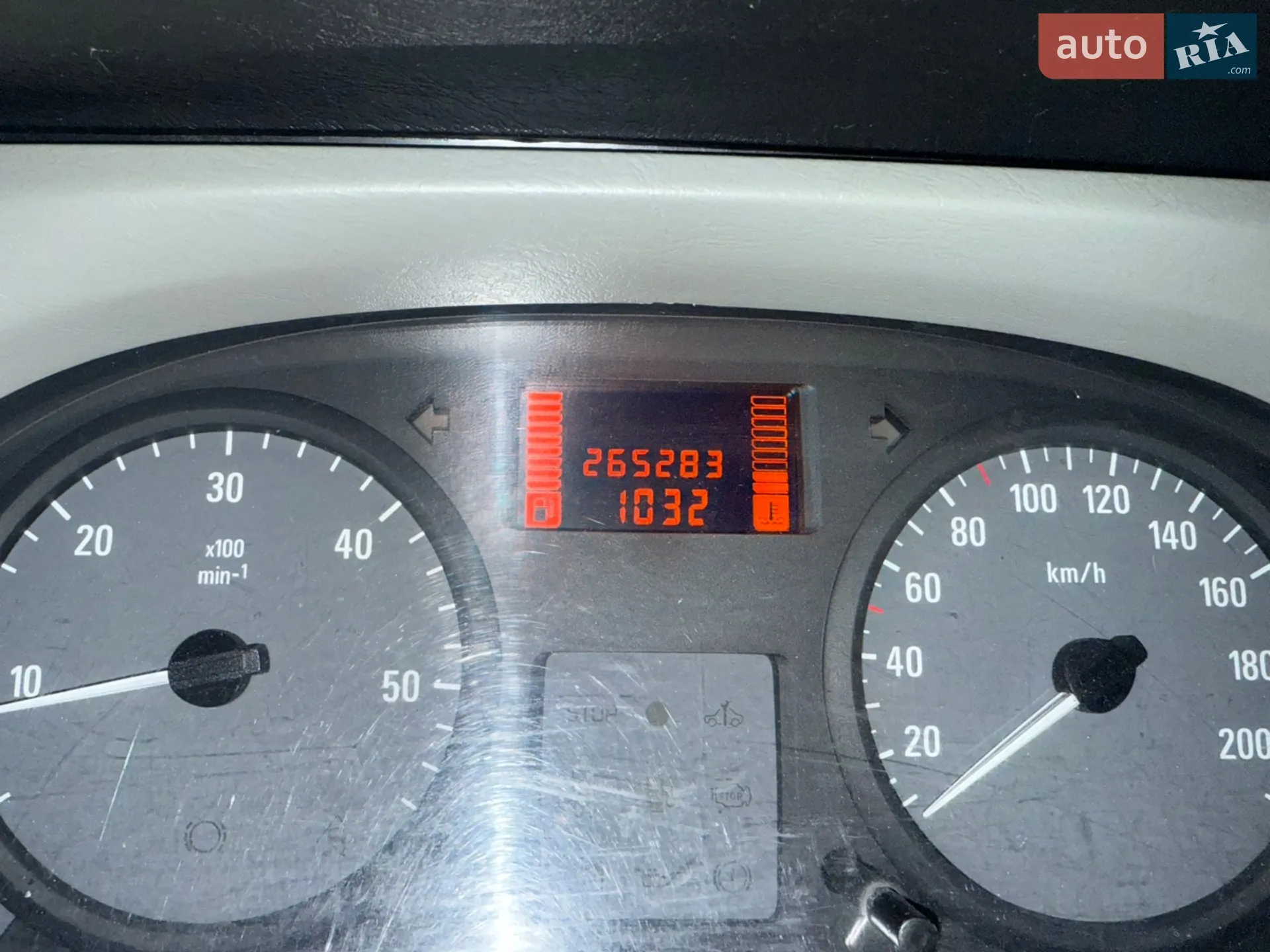 2010 Opel Vivaro - мініатюра 2