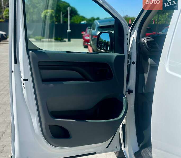 Вантажний фургон Opel Vivaro 2020 в Львові