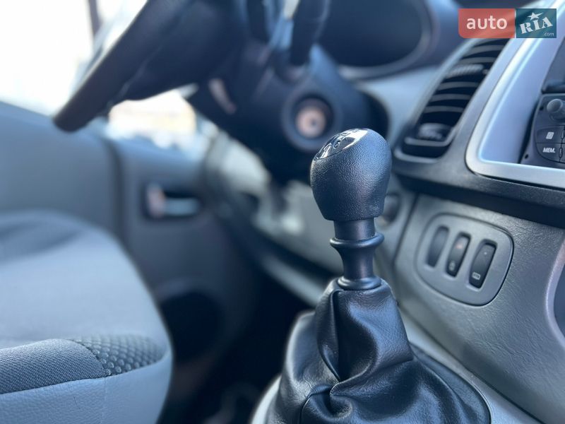 Мінівен Opel Vivaro 2013 в Рівному