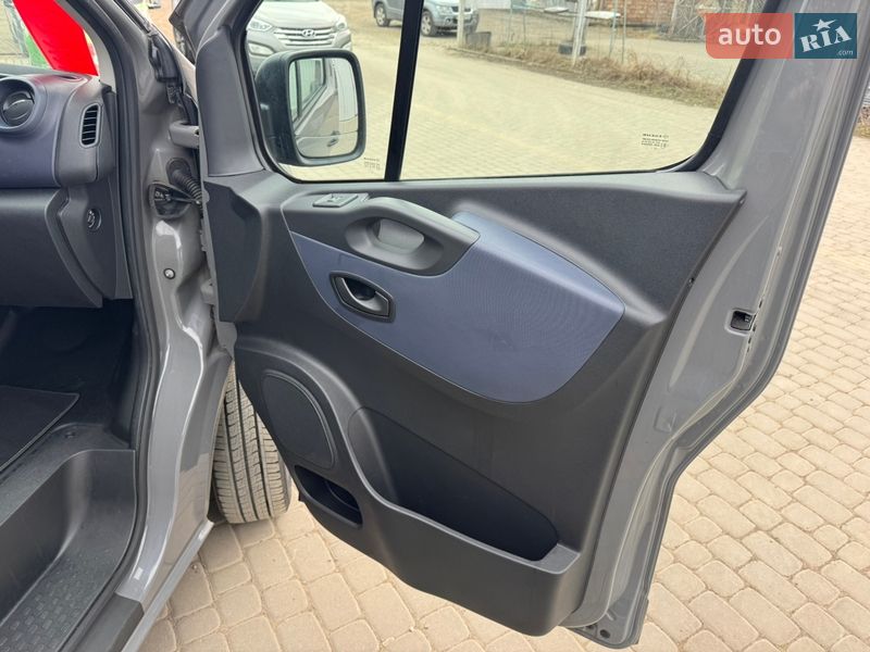 Грузопассажирский фургон Opel Vivaro 2017 в Коломые