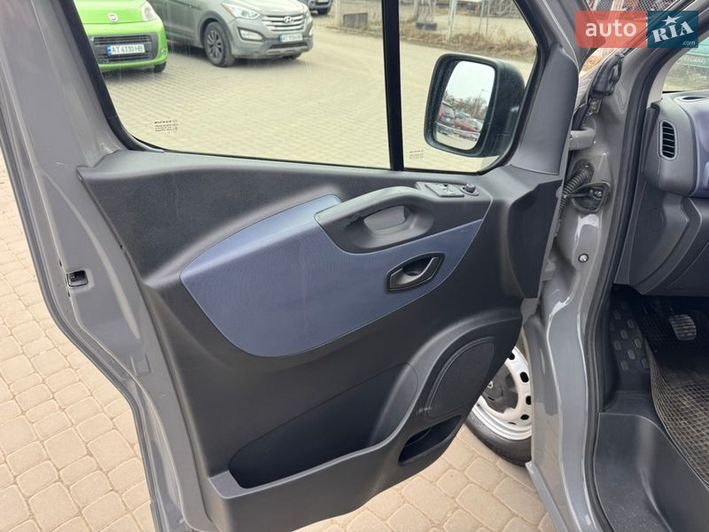 Грузопассажирский фургон Opel Vivaro 2017 в Коломые