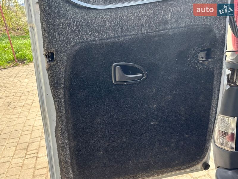 Мінівен Opel Vivaro 2005 в Чернівцях