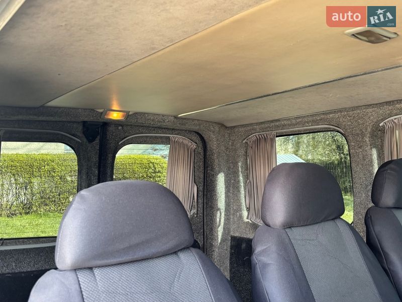 Мінівен Opel Vivaro 2005 в Чернівцях