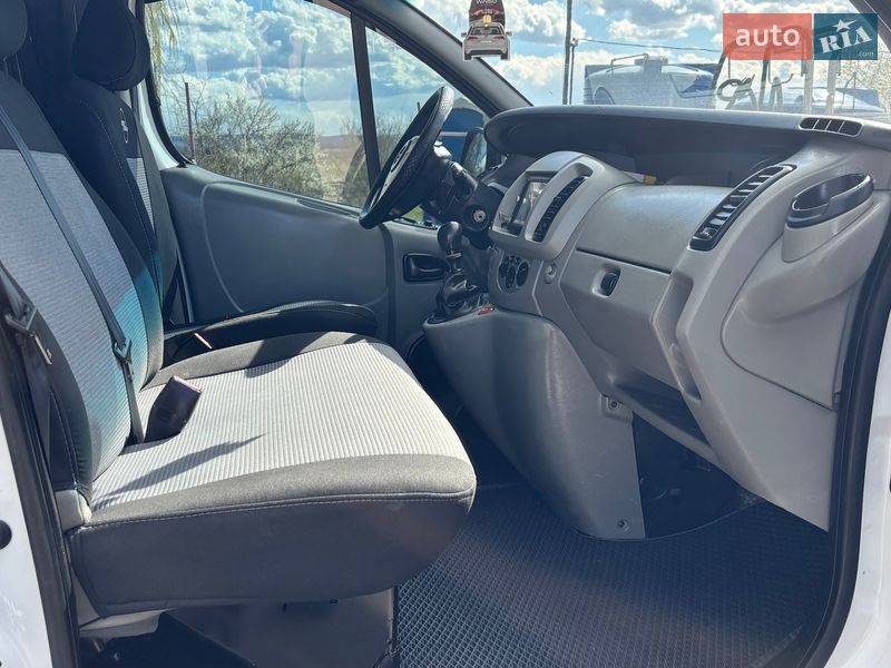 Мінівен Opel Vivaro 2005 в Чернівцях