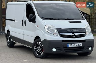 Вантажний фургон Opel Vivaro 2013 в Рівному
