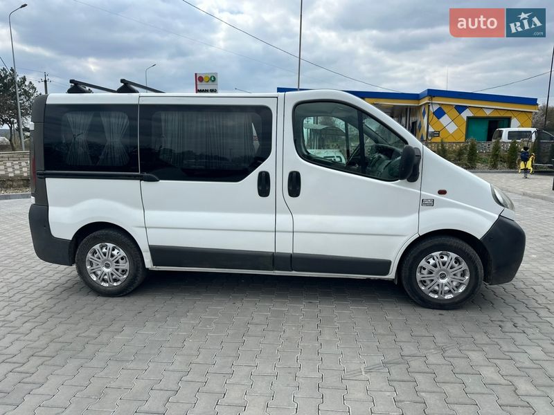 Минивэн Opel Vivaro 2006 в Ямполе