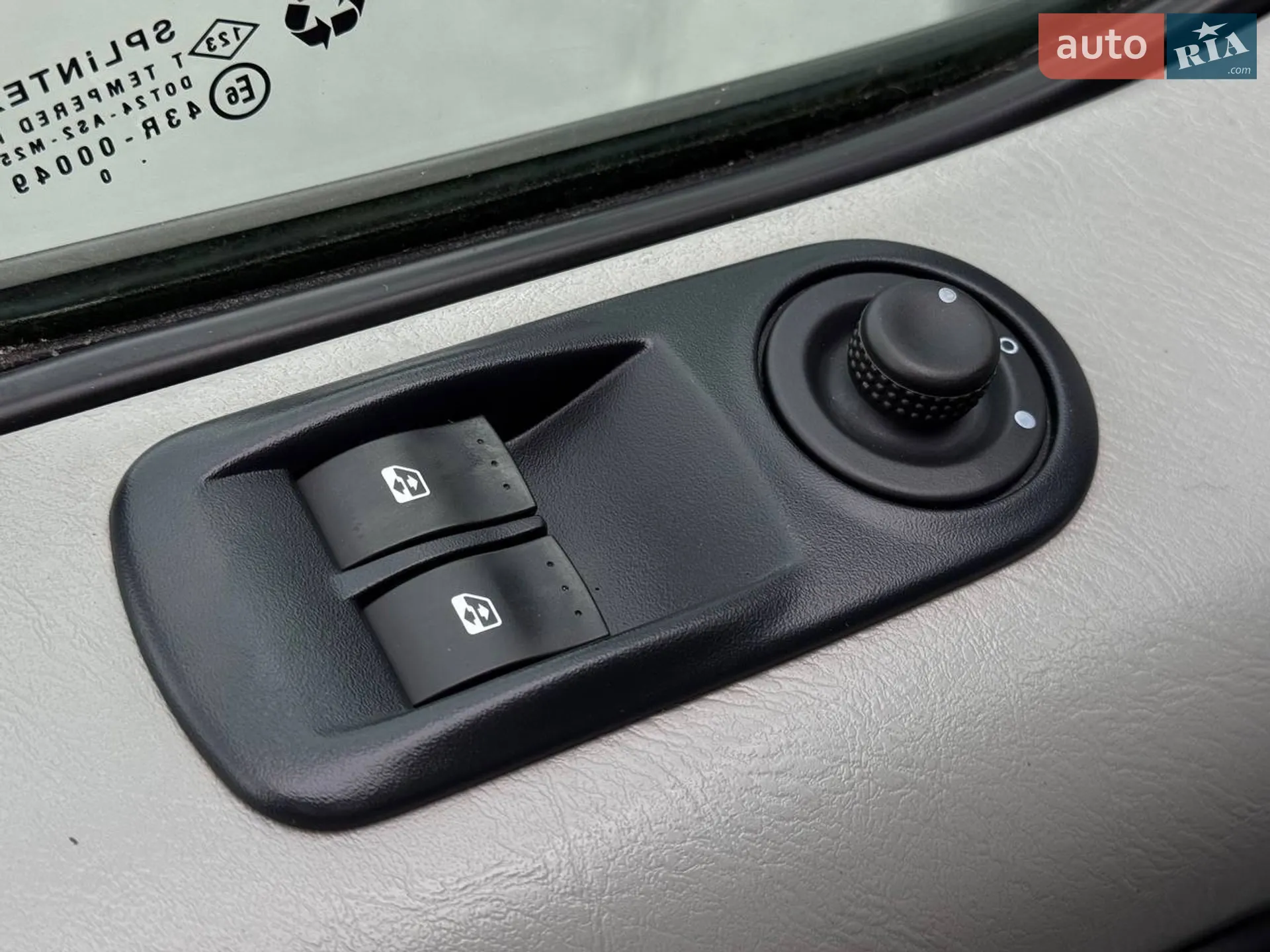2010 Opel Vivaro - мініатюра 11