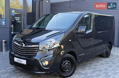 Мінівен Opel Vivaro 2015 в Чернівцях
