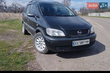 Минивэн Opel Vivaro 2004 в Богодухове