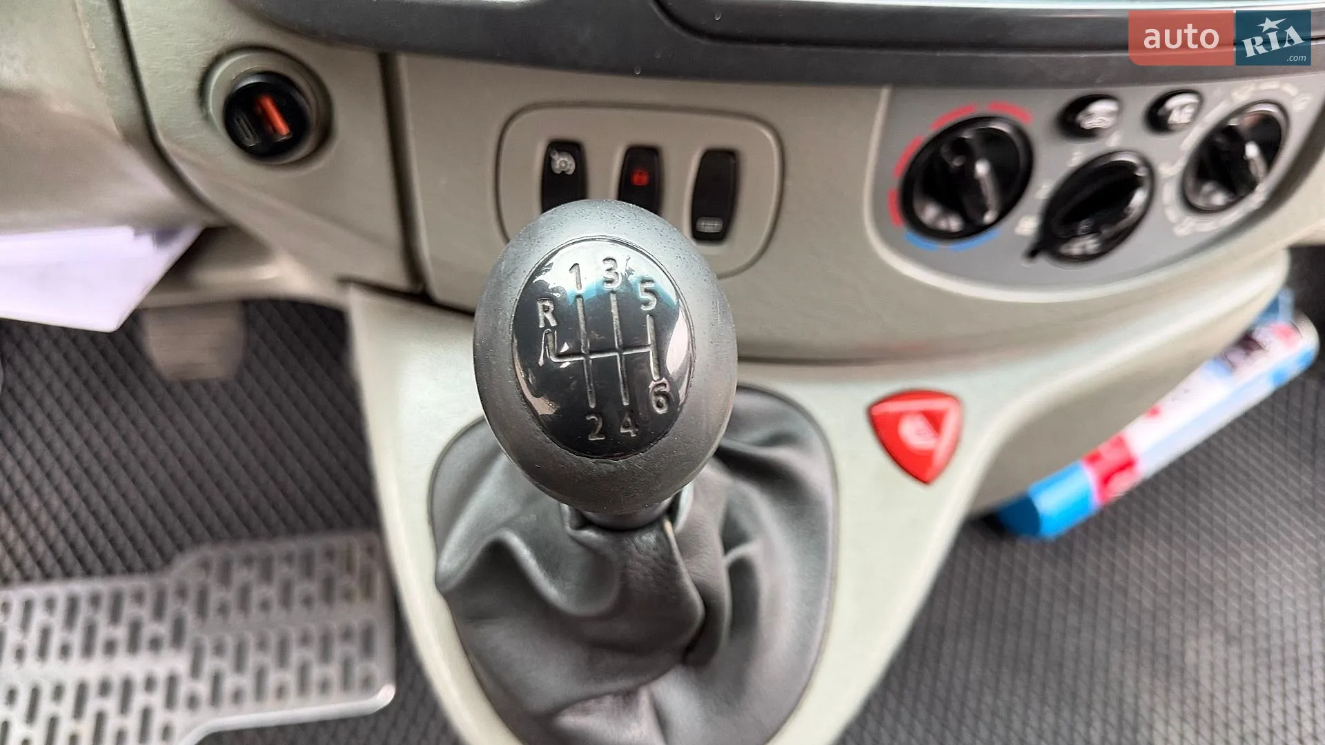 2010 Opel Vivaro - мініатюра 35
